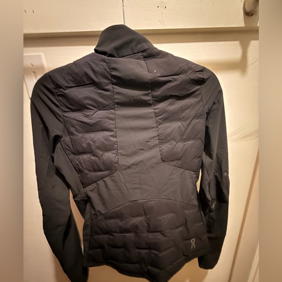 On Running Women's Black Jacket - Picture 2 of 3